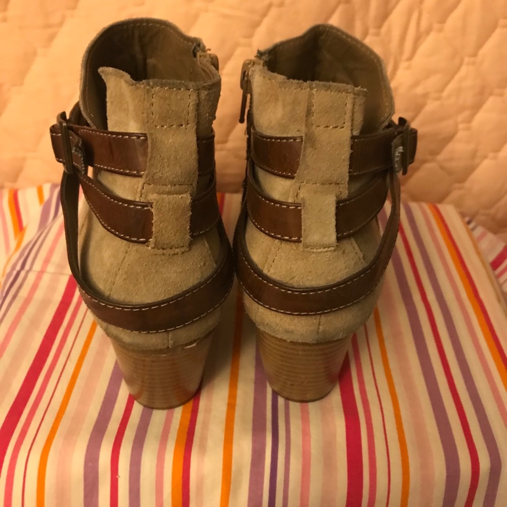 Sonoma tan suede ankle boots/ Bundle and save. - Picture 4 of 4